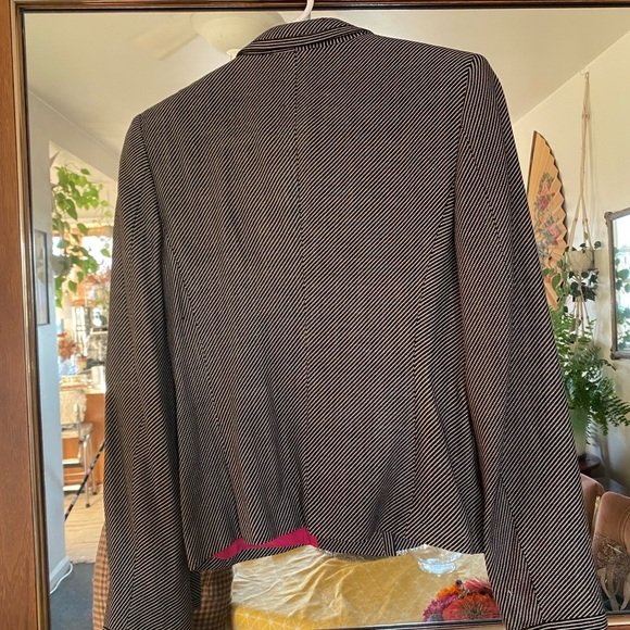Vintage Max Mara pin striped blazer with hot pink silk Lining - Picture 5 of 10